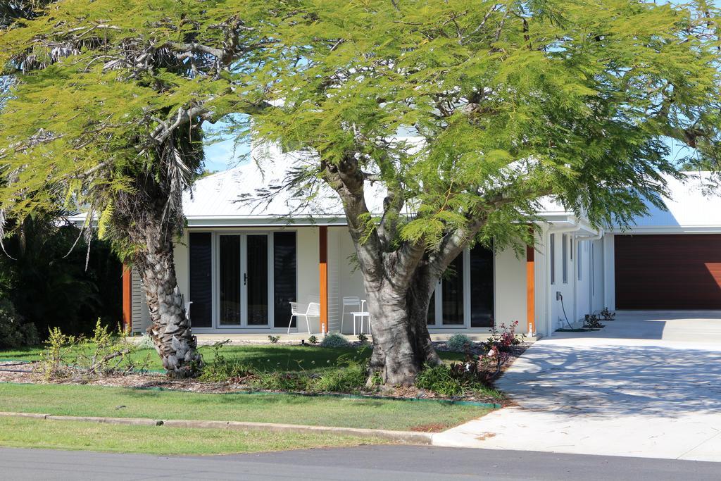 12Th Tee Bnb Bed & Breakfast Bargara Exterior photo