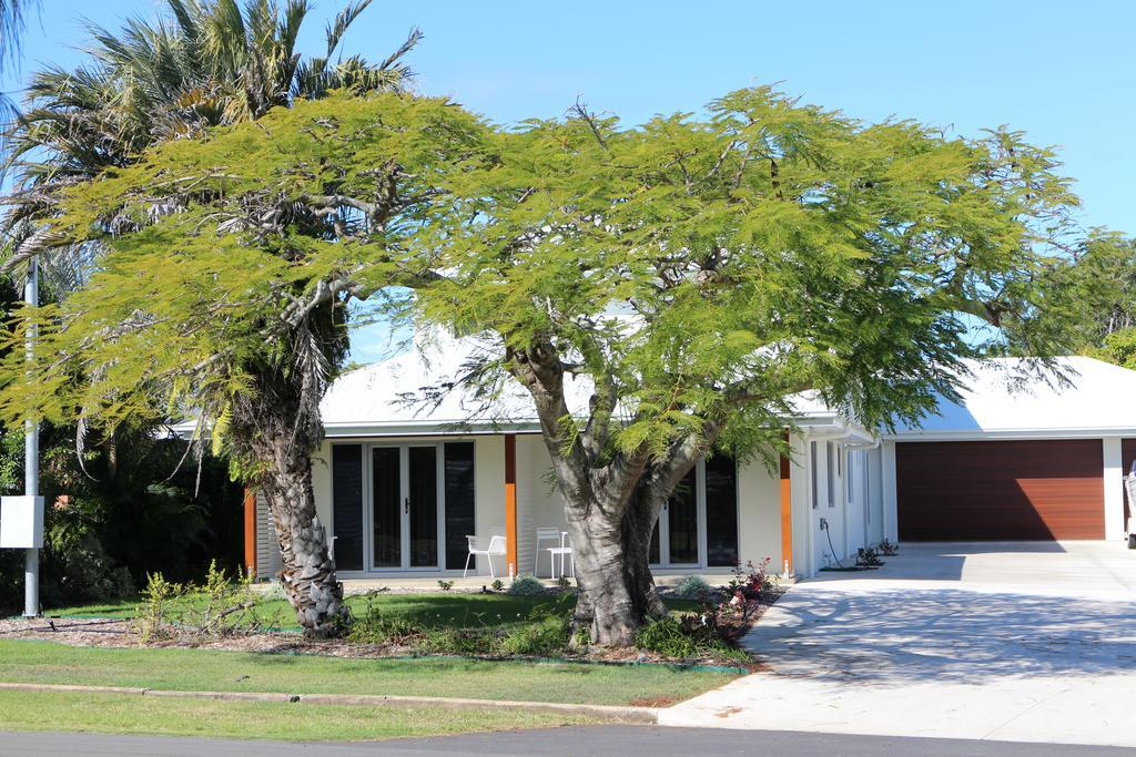 12Th Tee Bnb Bed & Breakfast Bargara Exterior photo